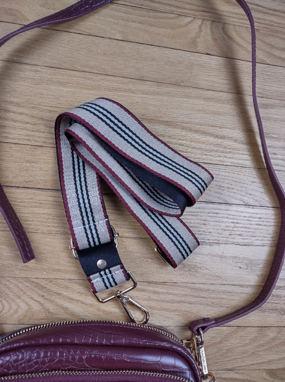 Pom Pom London Burgundy Croc-Embossed Crossbody Bag - Picture 2 of 8
